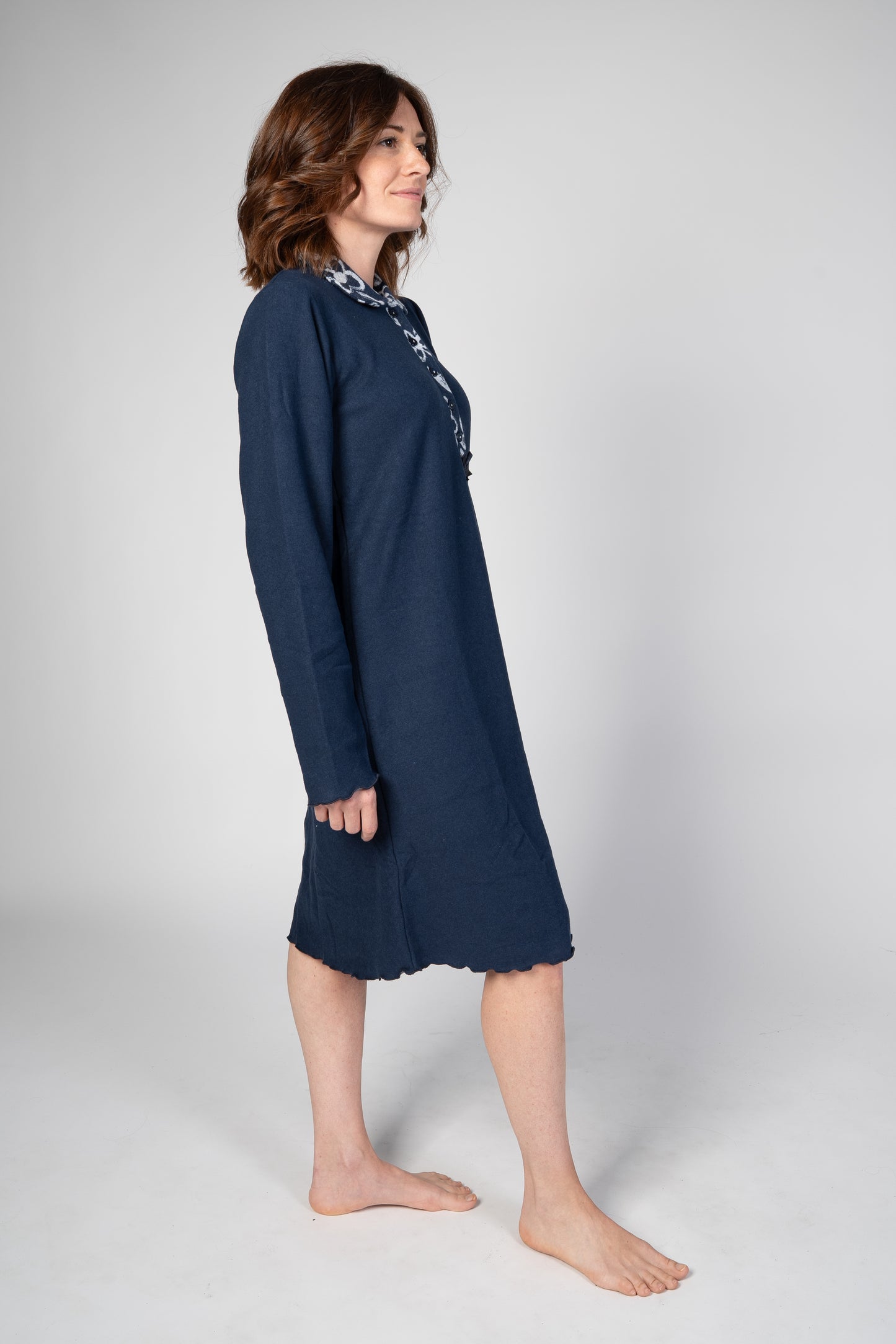 Camicia da notte in caldo punto milano, cotone felpato con colletto colleggiale e abbottonatura profonda