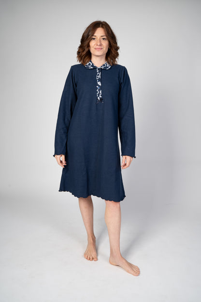 Camicia da notte in caldo punto milano, cotone felpato con colletto colleggiale e abbottonatura profonda