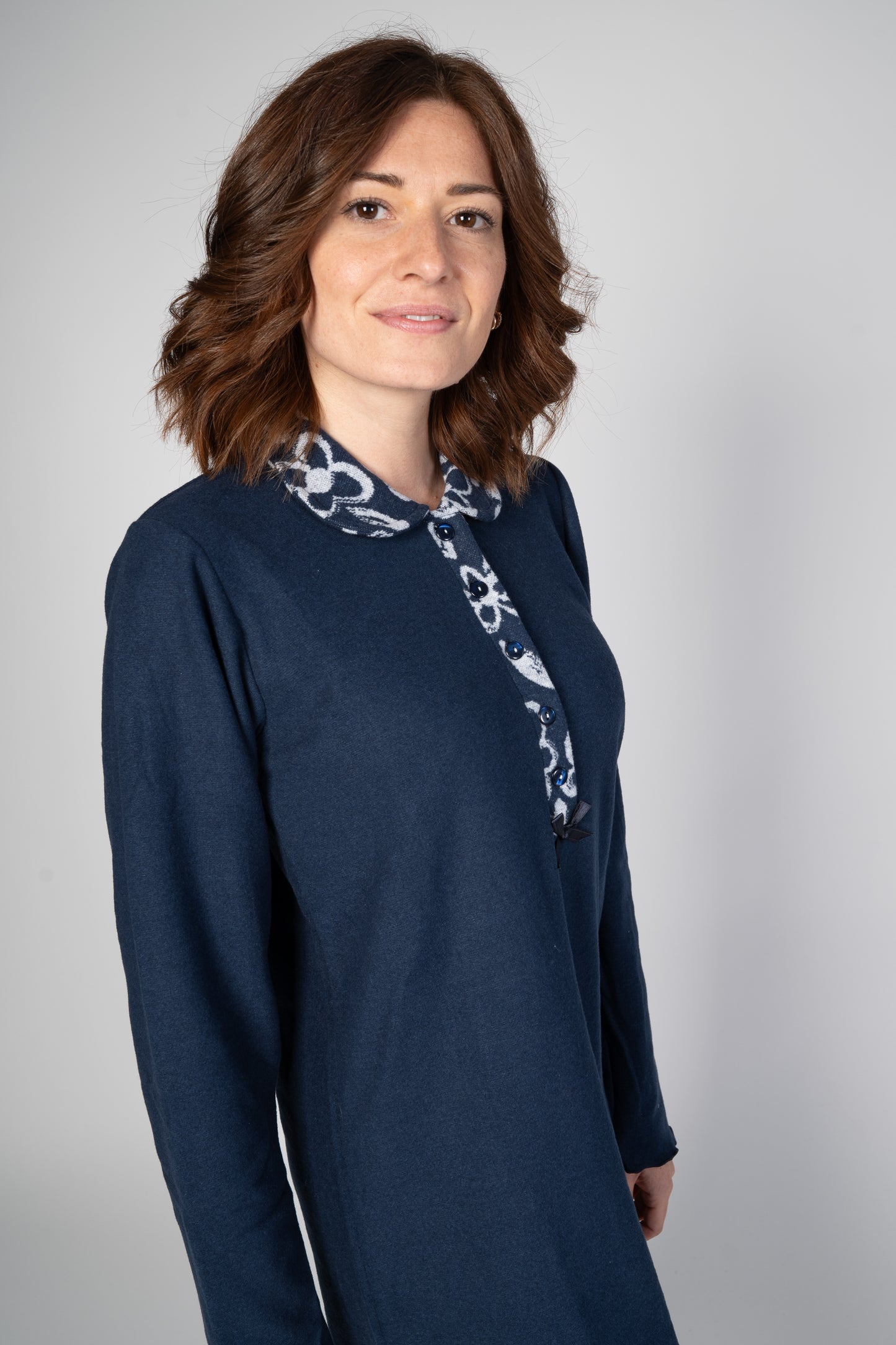 Camicia da notte in caldo punto milano, cotone felpato con colletto colleggiale e abbottonatura profonda