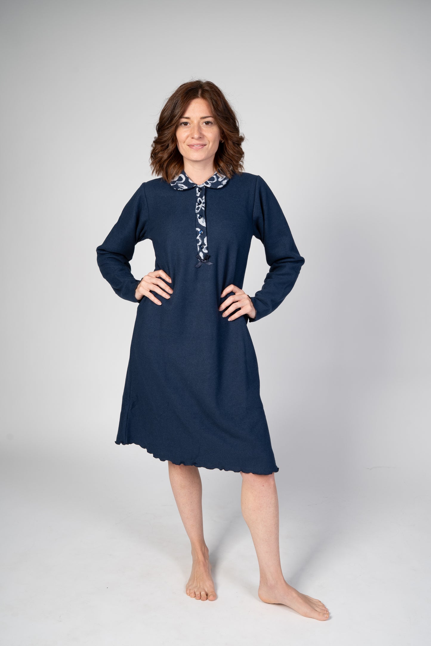 Camicia da notte in caldo punto milano, cotone felpato con colletto colleggiale e abbottonatura profonda