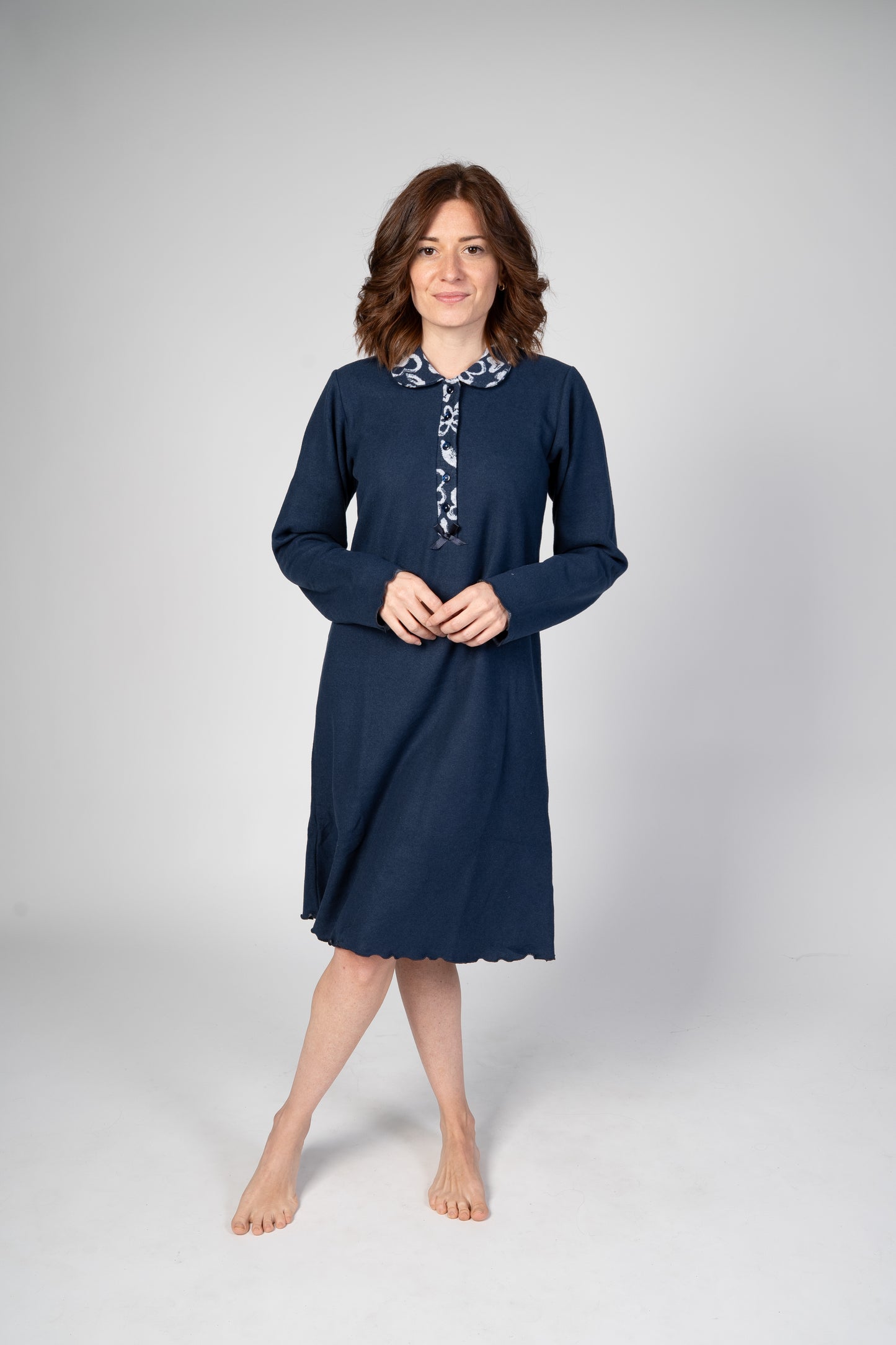 Camicia da notte in caldo punto milano, cotone felpato con colletto colleggiale e abbottonatura profonda