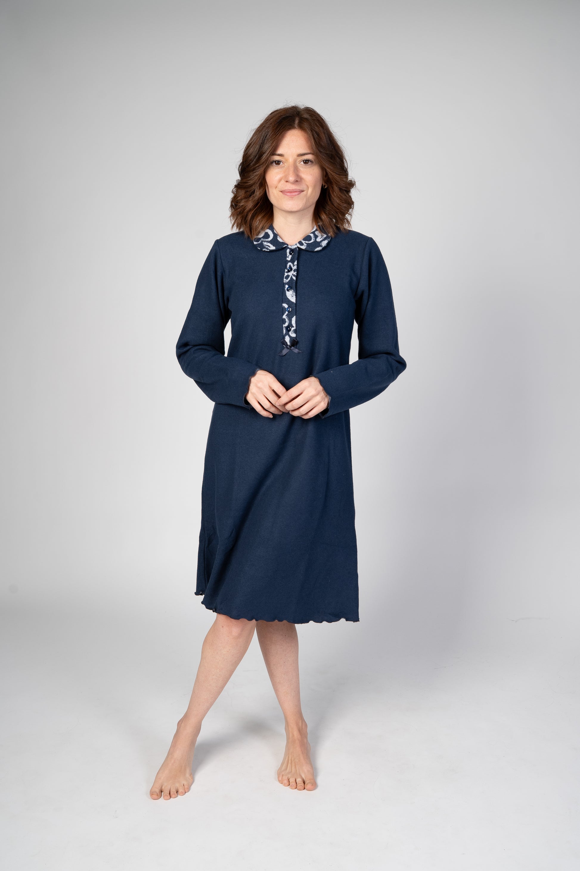 Camicia da notte in caldo punto milano, cotone felpato con colletto colleggiale e abbottonatura profonda